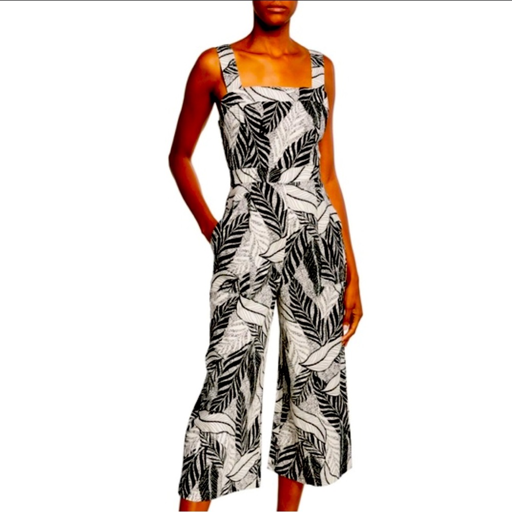 ASTR Jordyn Jumpsuit Tropical Wide-leg. Worn once